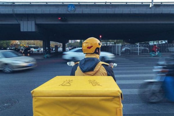 外卖配送,“慢少量”又何妨?|羊晚快评